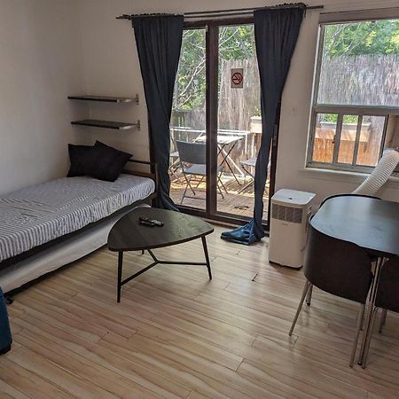 The Parkdale Hostellerie Toronto Extérieur photo