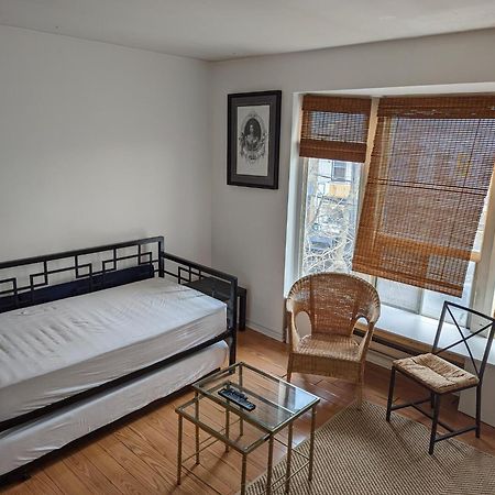 The Parkdale Hostellerie Toronto Extérieur photo