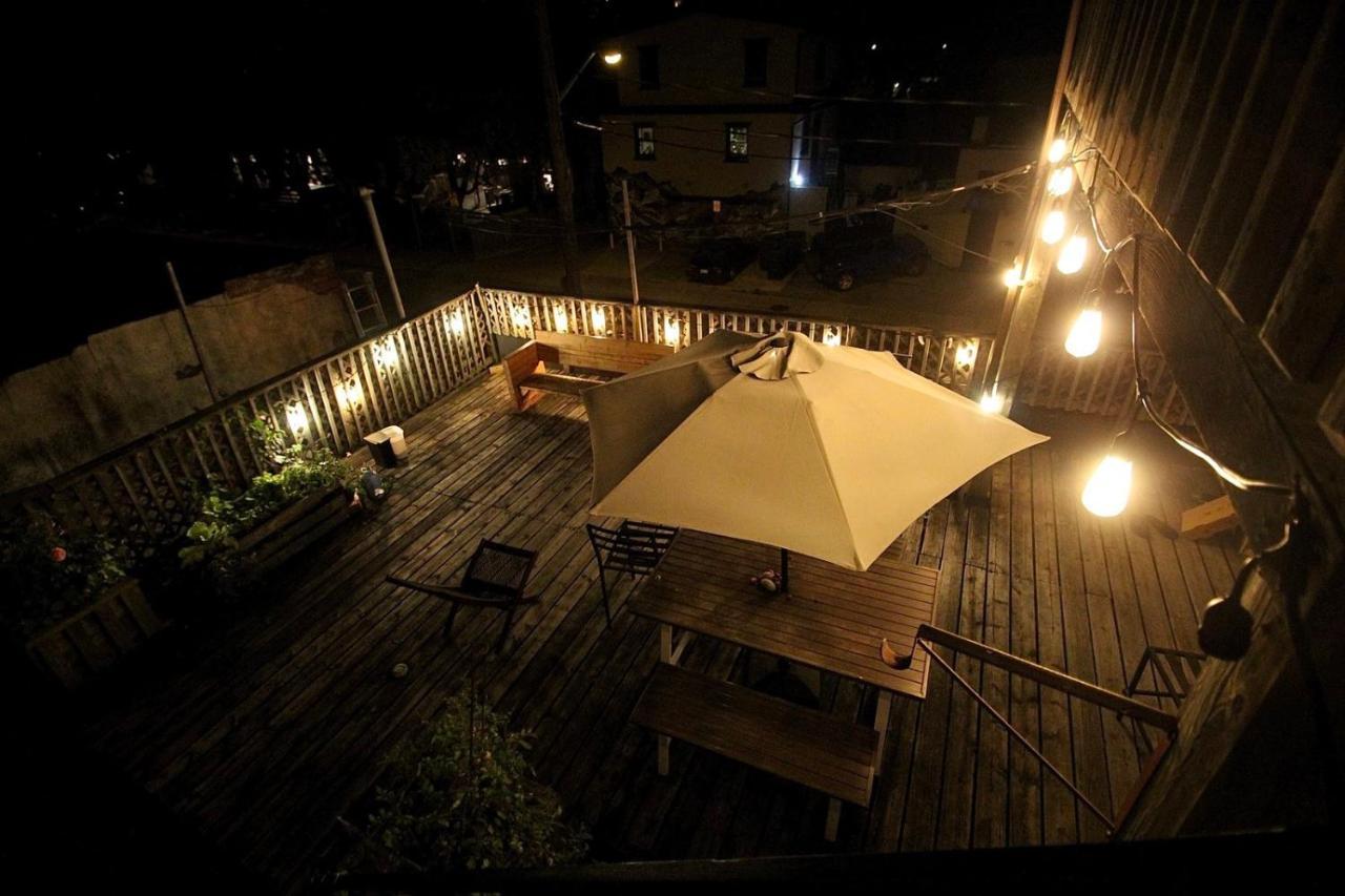 The Parkdale Hostellerie Toronto Extérieur photo