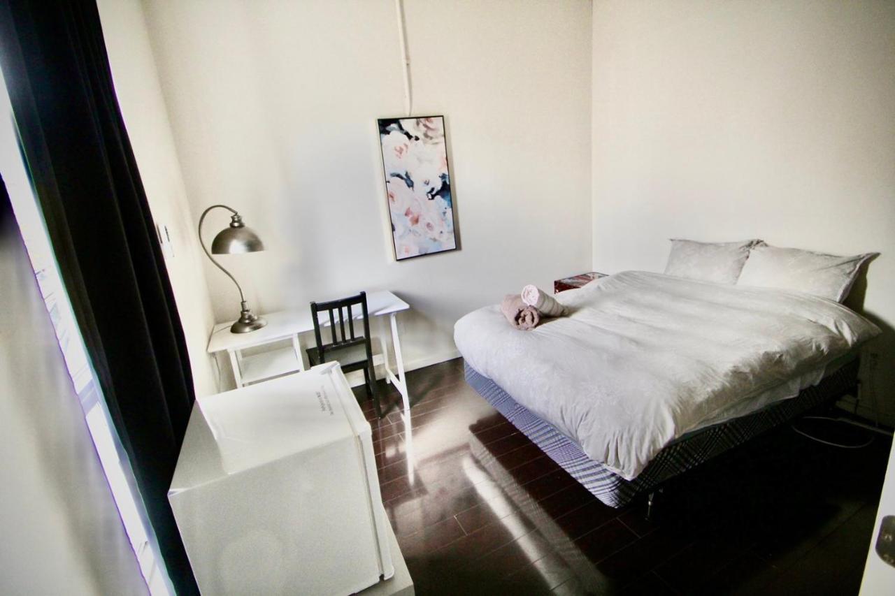 The Parkdale Hostellerie Toronto Extérieur photo