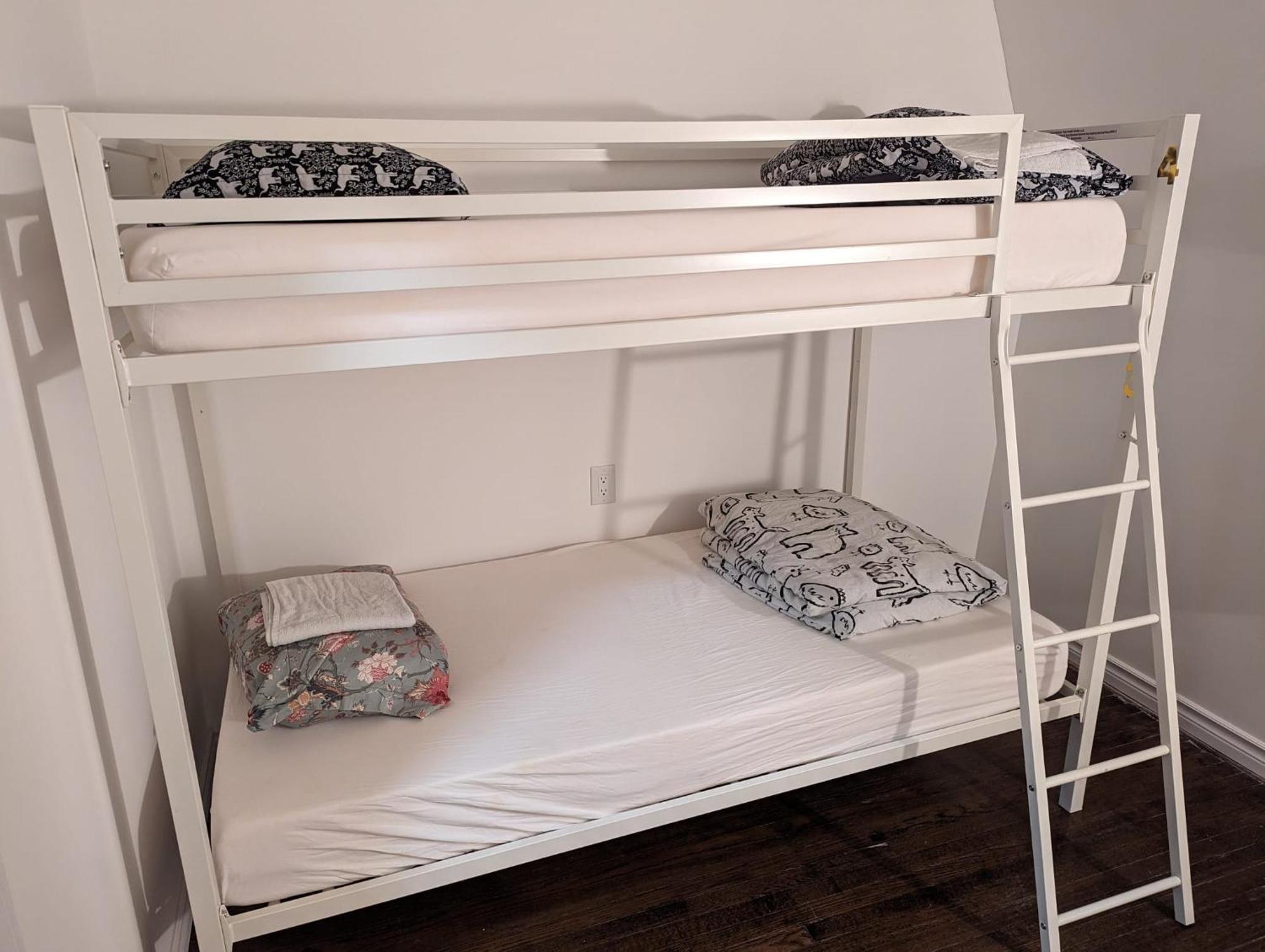 The Parkdale Hostellerie Toronto Extérieur photo