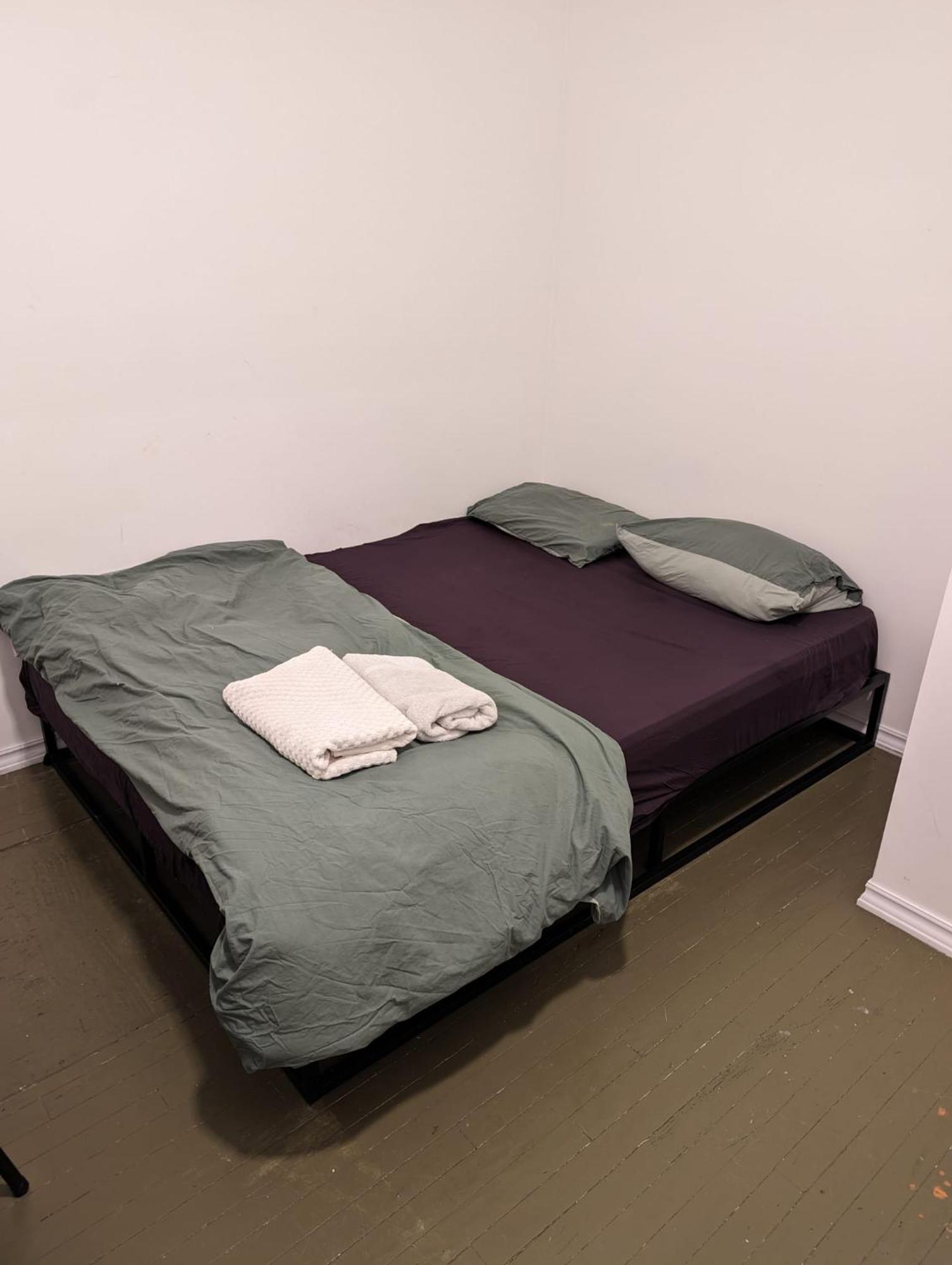 The Parkdale Hostellerie Toronto Extérieur photo