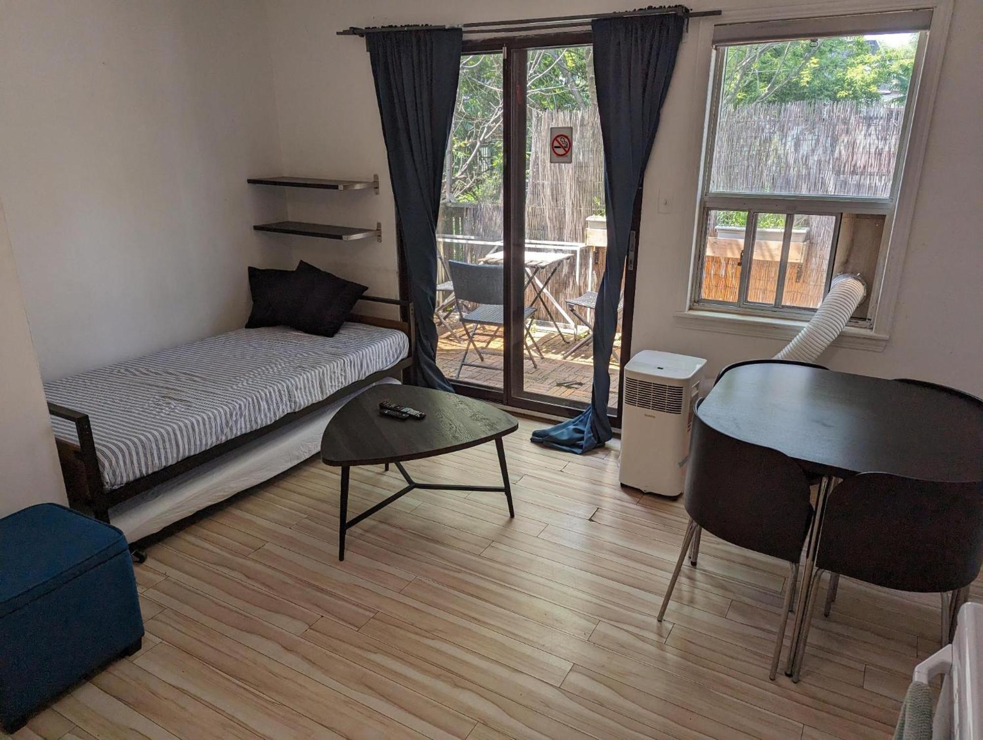 The Parkdale Hostellerie Toronto Extérieur photo